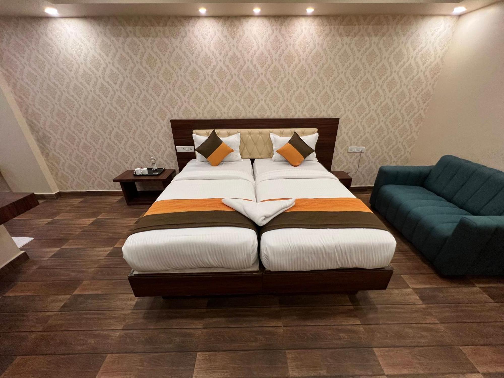 Grand Falcon Electronic City Kammasandra Exterior photo