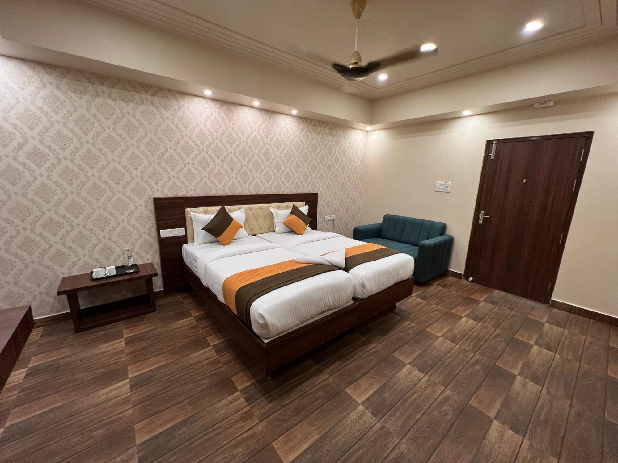 Grand Falcon Electronic City Kammasandra Exterior photo